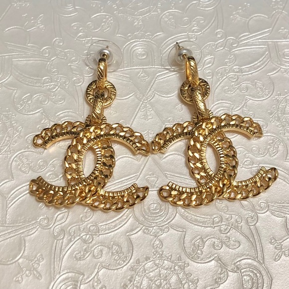🚫SOLD🚫2020 XL Chanel Chain CC Logo Drop Earrings - Picture 2 of 9